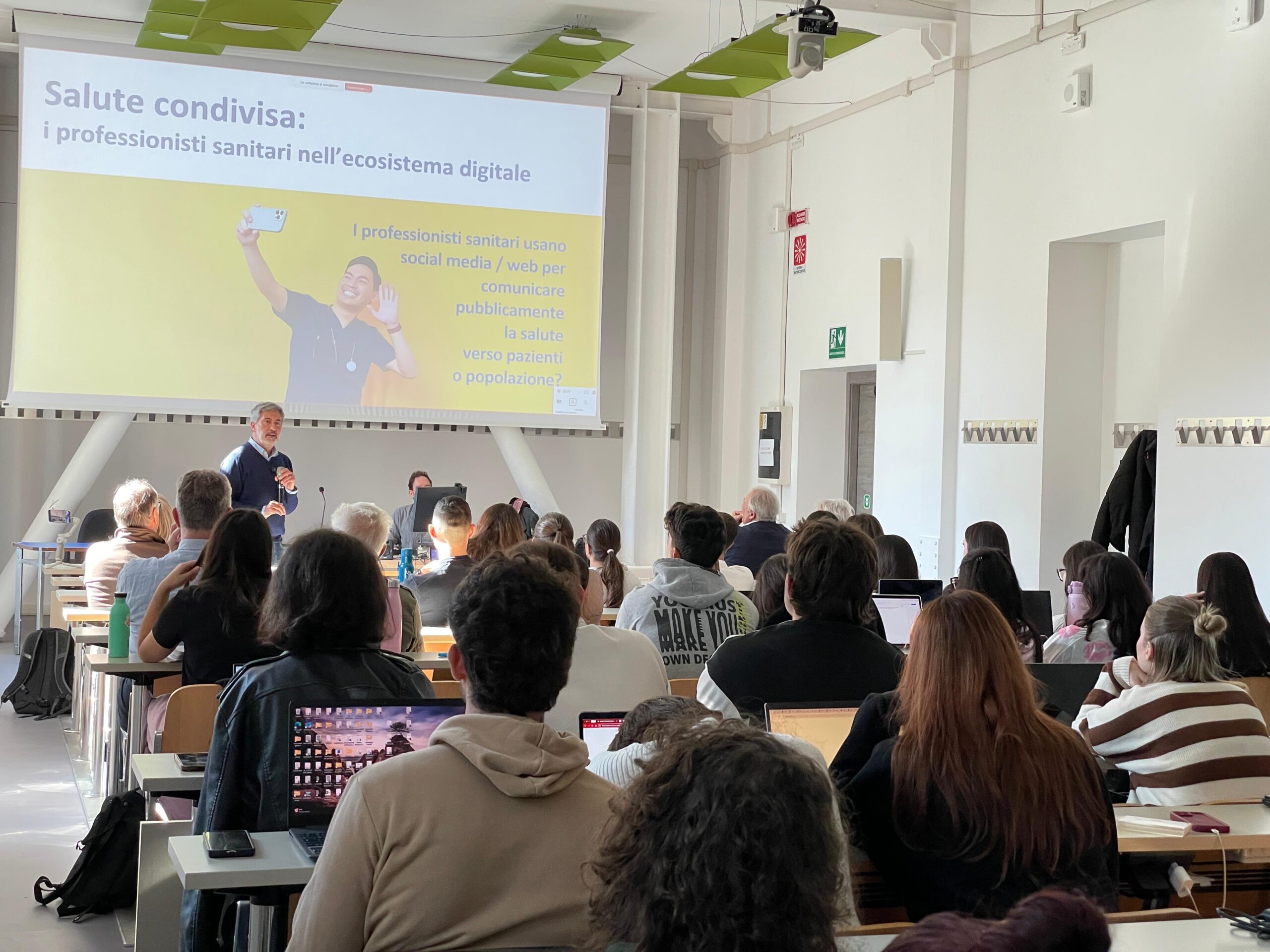 Salute e comunicazione: un dialogo tra generazioni sulla conoscenza digitale